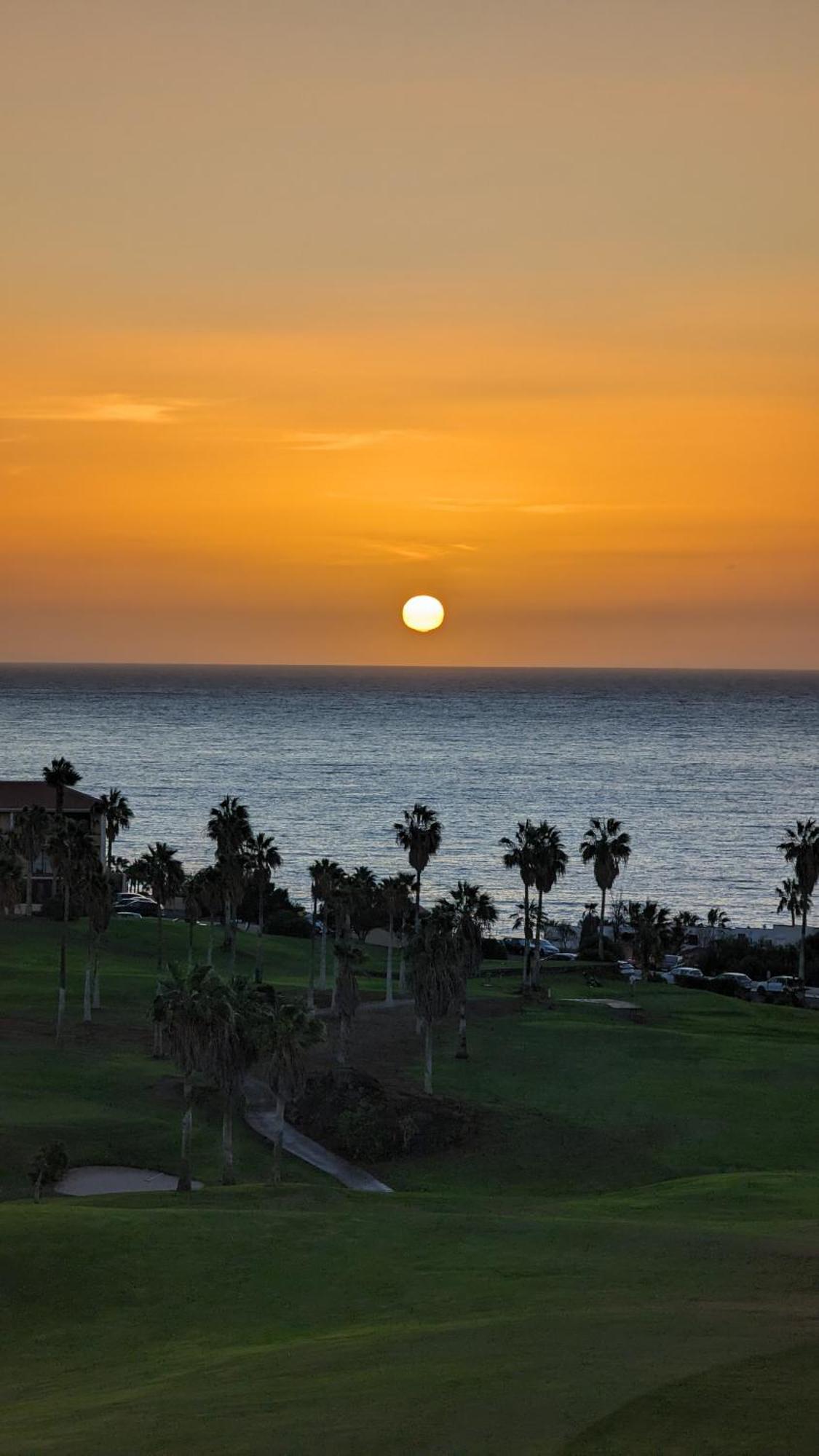 Golf View Apartment - Stunning Ocean View Golf Del Sur سان ميغيل ذي أبونا المظهر الخارجي الصورة